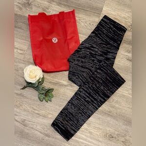 BRAND NEW LULULEMON The Lab Exclusive women's leggings Size 4- - RETAILS $198